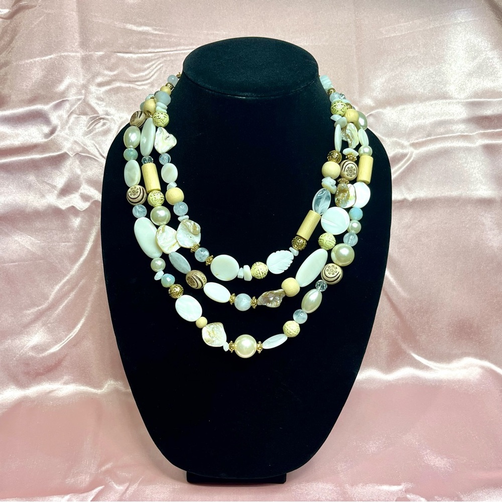 Natural Mother of Pearl Flat Oval and Freshwater Baroque Pearls Beaded Necklace